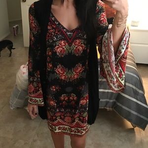 Floral bell sleeve shift dress